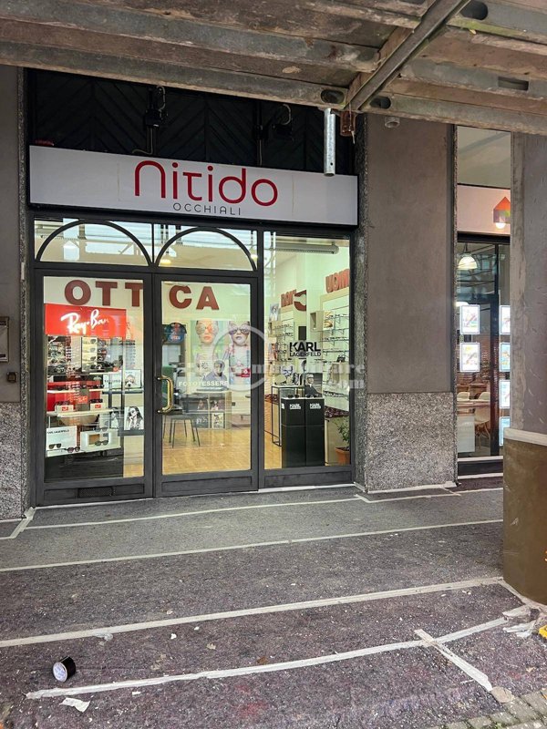 negozio in vendita a Buccinasco