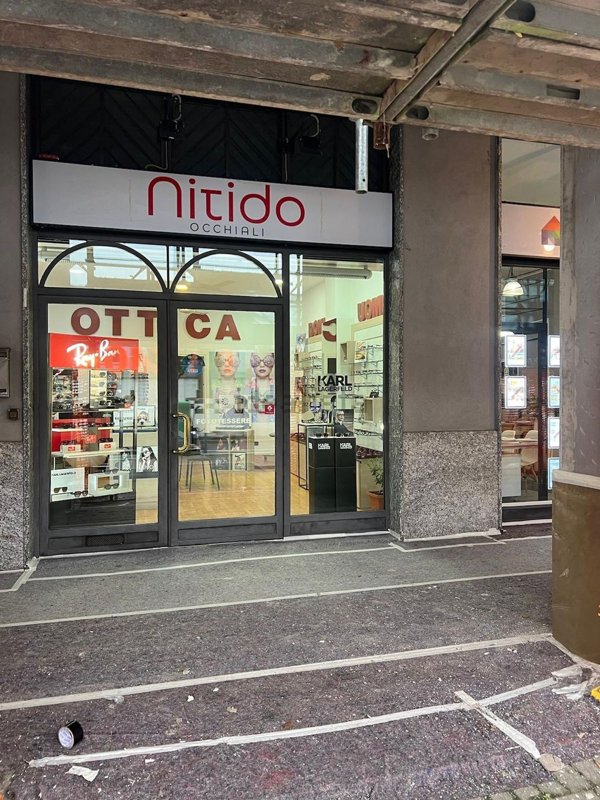 locale commerciale in vendita a Buccinasco