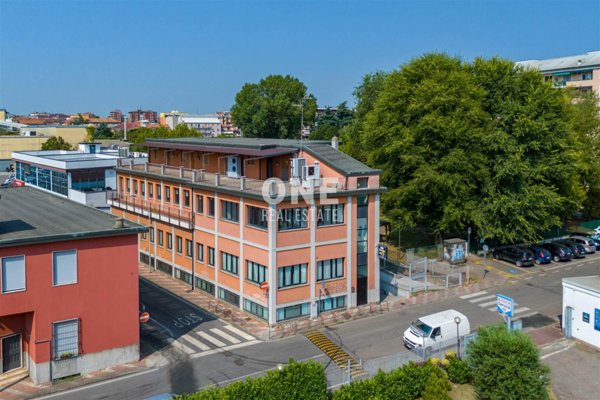 locale di sgombero in vendita a Buccinasco