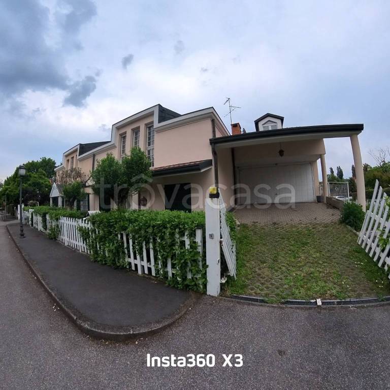 casa indipendente in vendita a Buccinasco