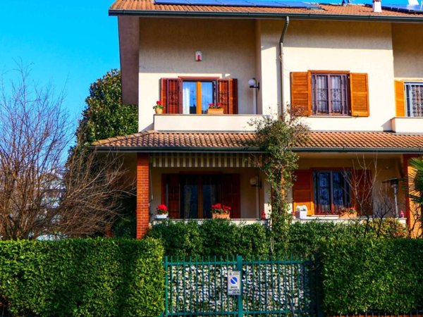 casa indipendente in vendita a Buccinasco