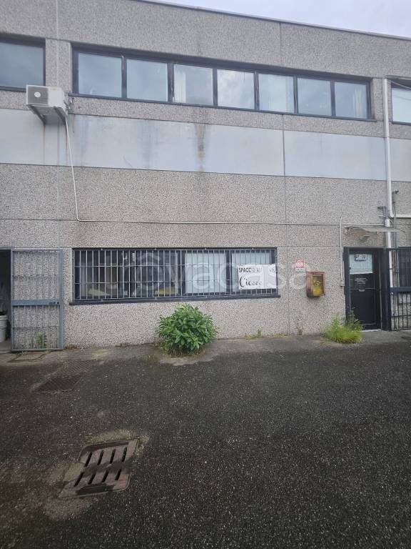locale commerciale in vendita a Buccinasco