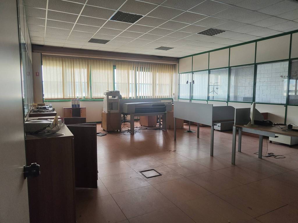 locale commerciale in vendita a Buccinasco