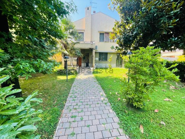 casa indipendente in vendita a Buccinasco