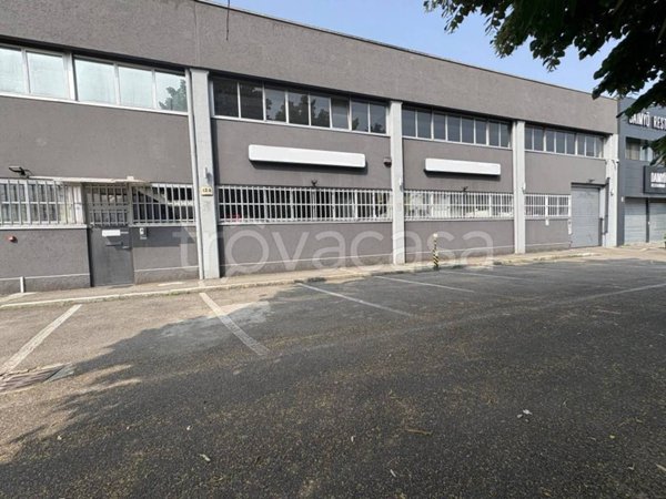 locale commerciale in vendita a Buccinasco