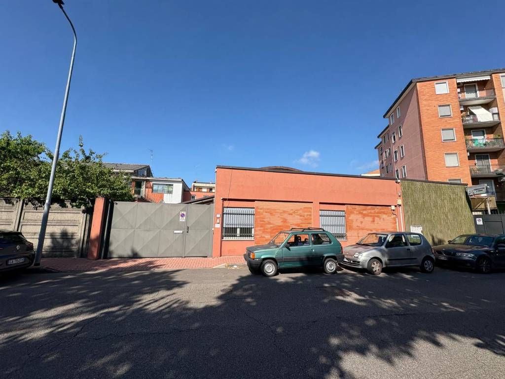 locale commerciale in vendita a Buccinasco