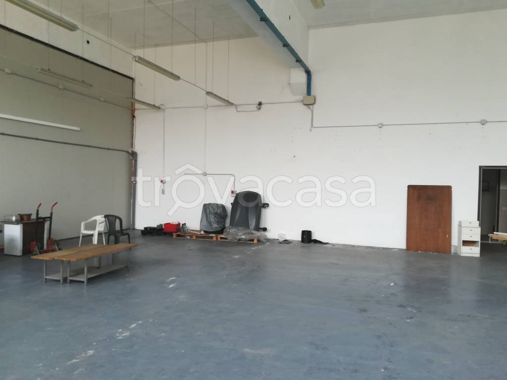 locale commerciale in vendita a Buccinasco