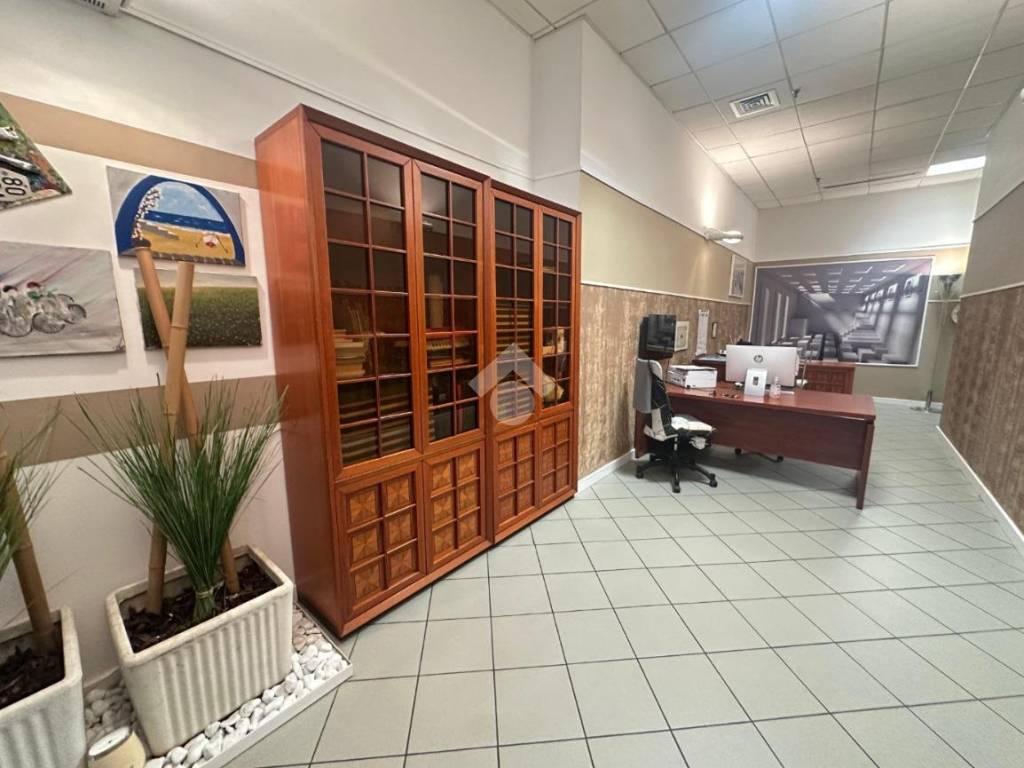 negozio in vendita a Buccinasco