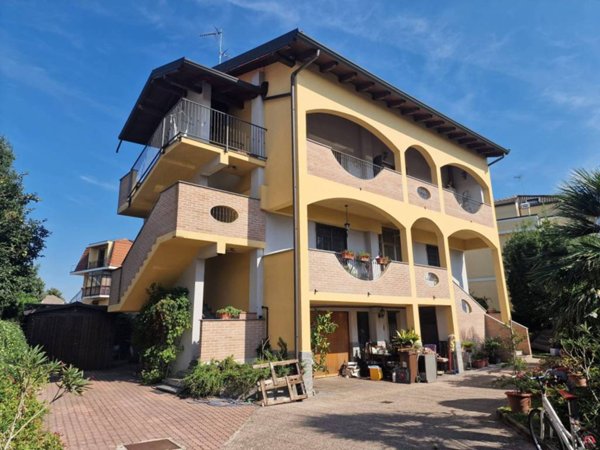 casa indipendente in vendita a Buccinasco