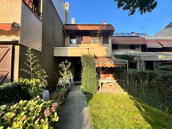 casa indipendente in vendita a Buccinasco