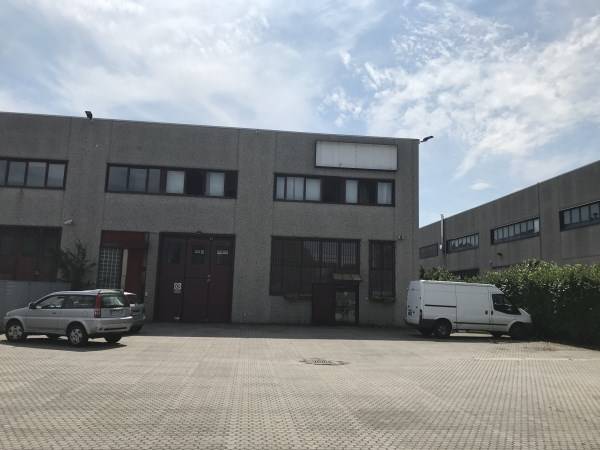 capannone in vendita a Buccinasco