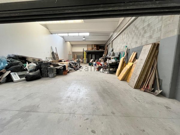 capannone in vendita a Buccinasco