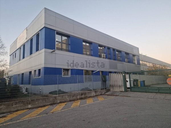 negozio in vendita a Buccinasco