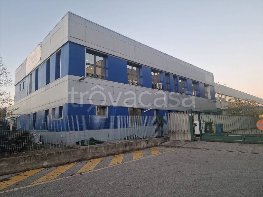 locale commerciale in vendita a Buccinasco