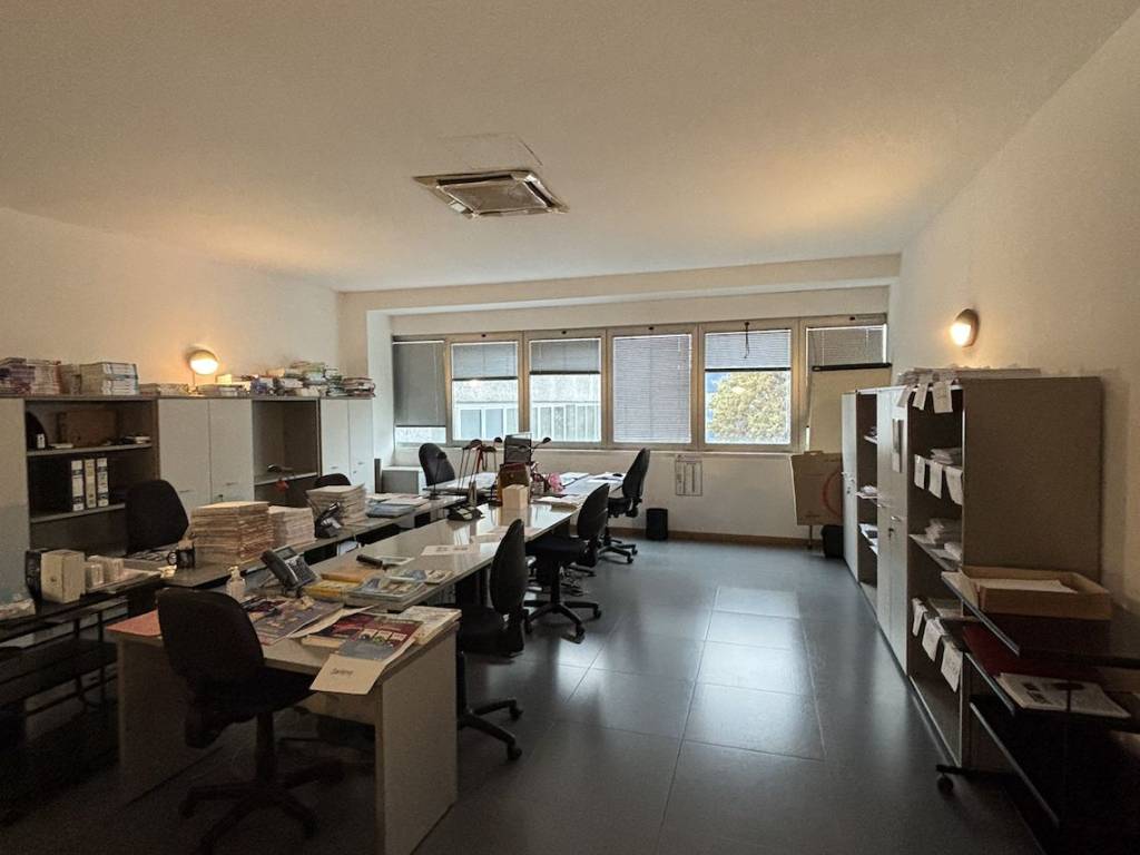 locale commerciale in vendita a Buccinasco