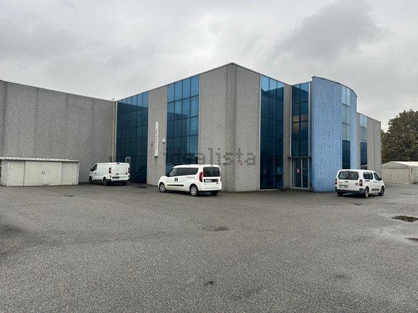 locale di sgombero in vendita a Buccinasco