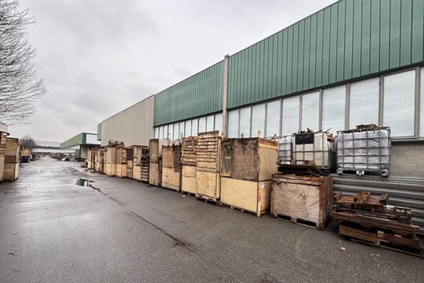 capannone in vendita a Buccinasco