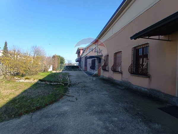 capannone in vendita a Buccinasco