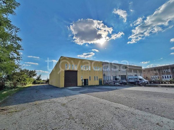 locale commerciale in vendita a Buccinasco