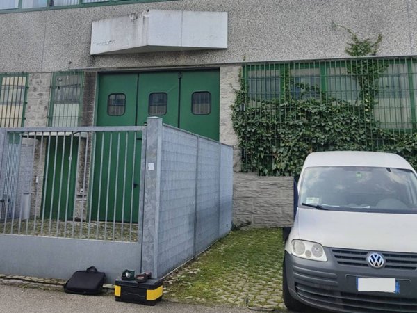 locale commerciale in vendita a Buccinasco