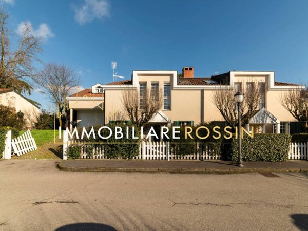 casa indipendente in vendita a Buccinasco