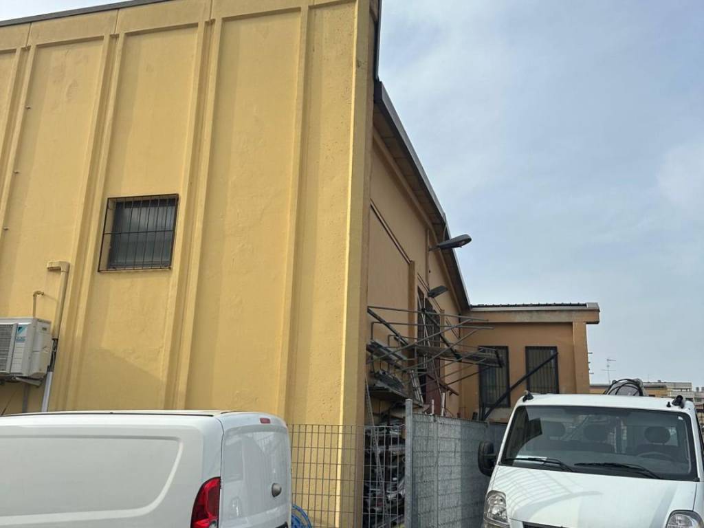 locale commerciale in vendita a Buccinasco
