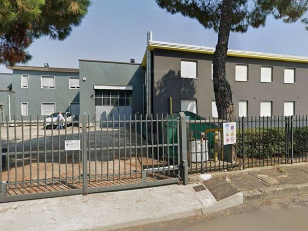 locale commerciale in vendita a Buccinasco