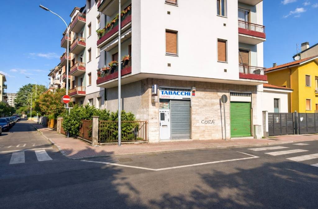 negozio in vendita a Buccinasco