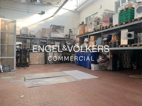 locale commerciale in vendita a Buccinasco