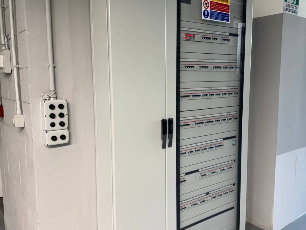 capannone in vendita a Buccinasco