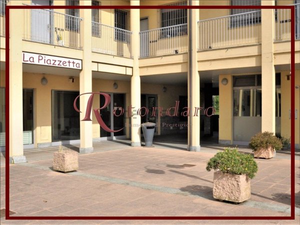 locale commerciale in vendita a Buccinasco