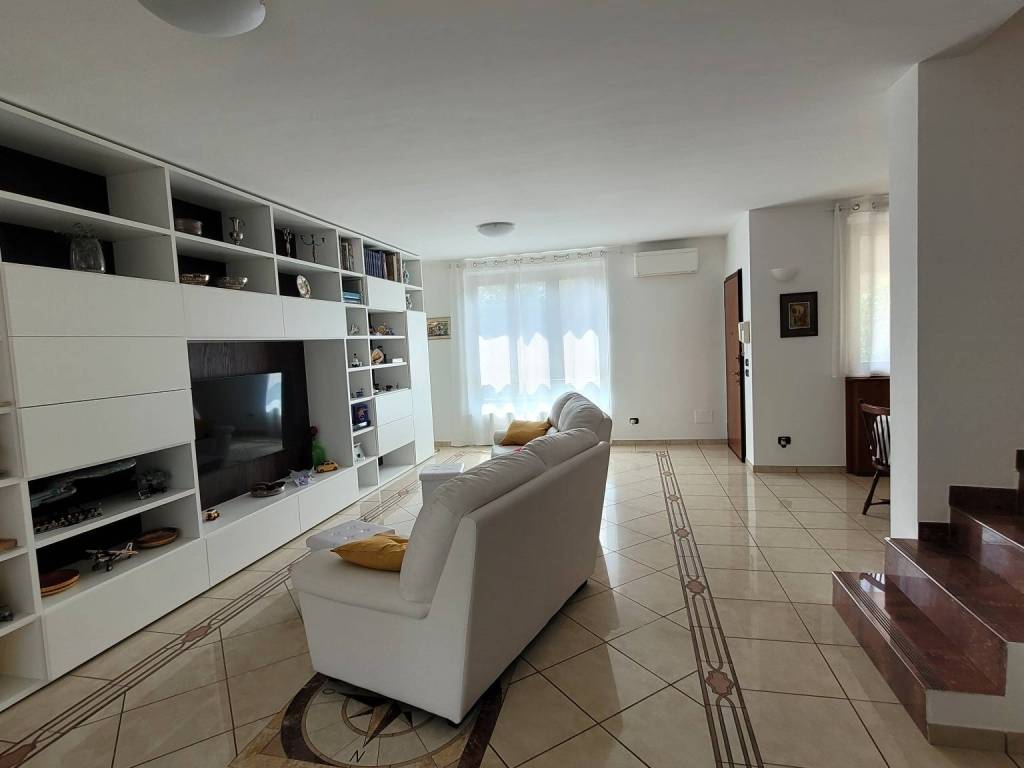 casa indipendente in vendita a Buccinasco