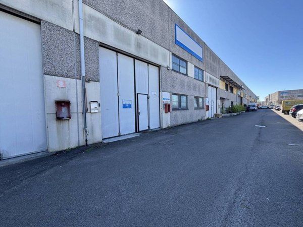 locale commerciale in vendita a Buccinasco