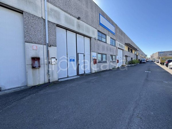 locale commerciale in vendita a Buccinasco