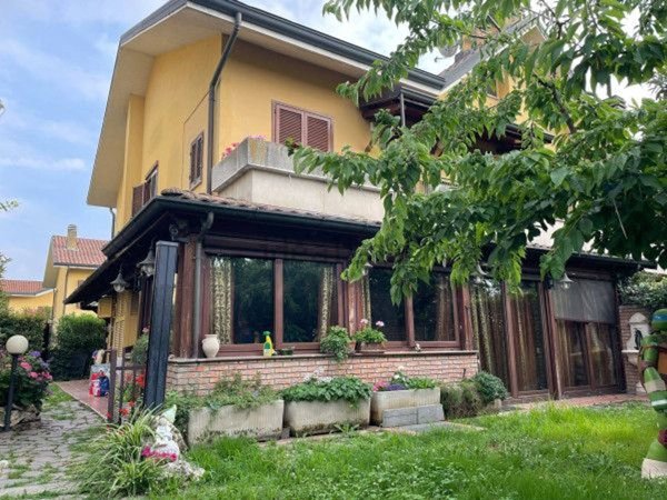 casa indipendente in vendita a Buccinasco