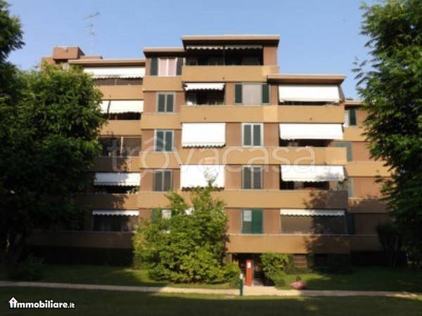 locale di sgombero in vendita a Buccinasco
