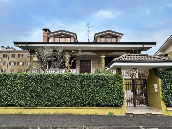 casa indipendente in vendita a Buccinasco