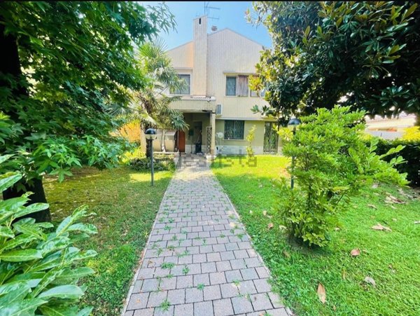 casa indipendente in vendita a Buccinasco