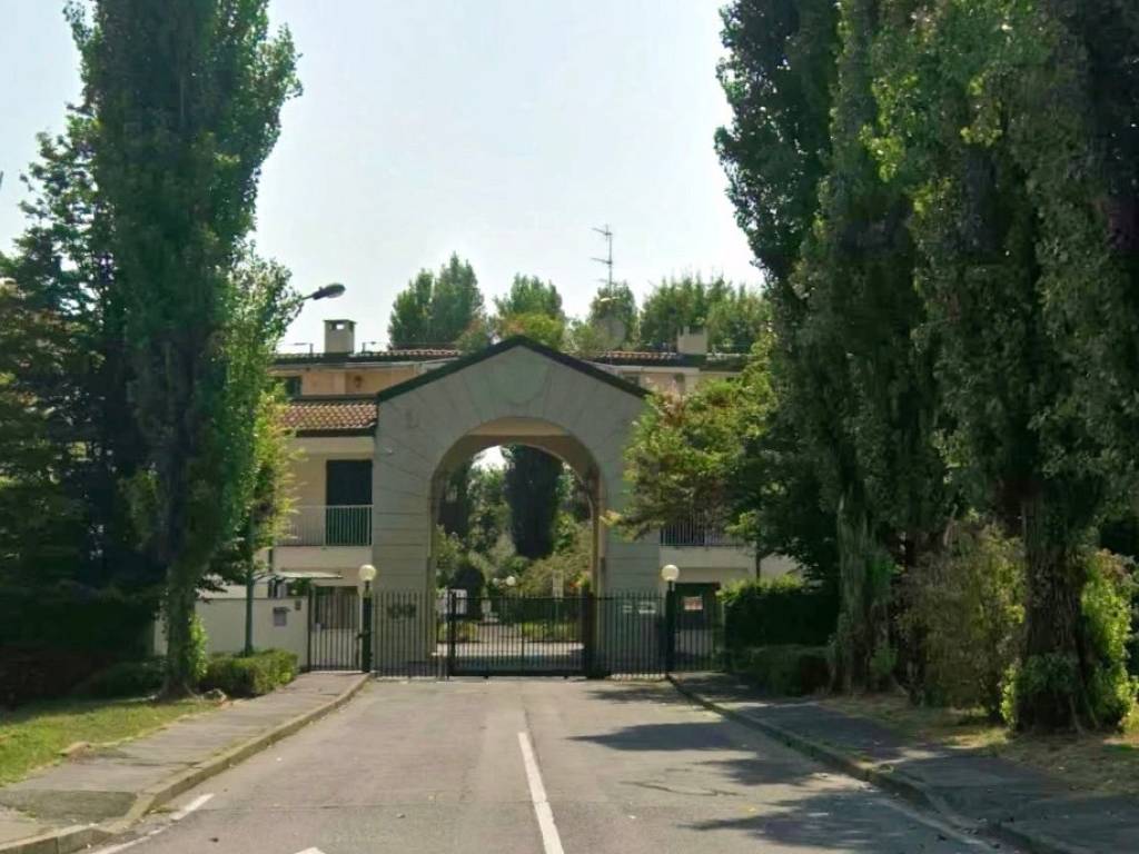 casa indipendente in vendita a Buccinasco in zona Gudo Gambaredo