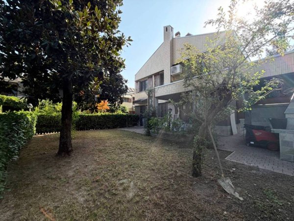 casa indipendente in vendita a Buccinasco