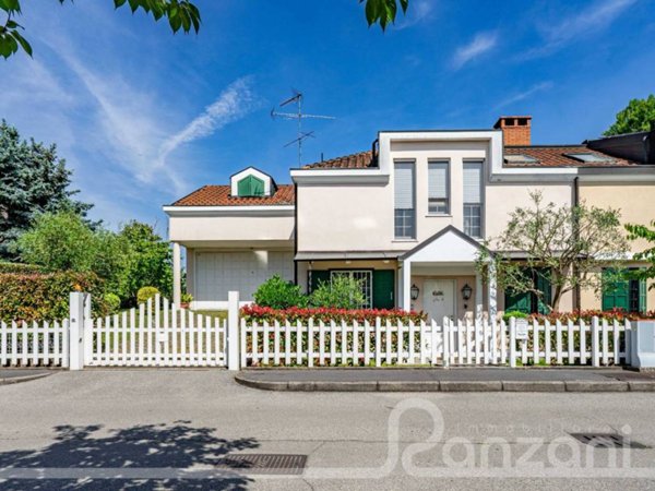 casa indipendente in vendita a Buccinasco