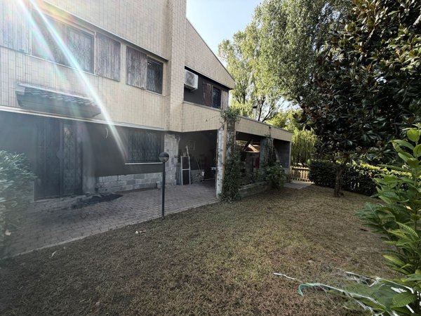 casa indipendente in vendita a Buccinasco