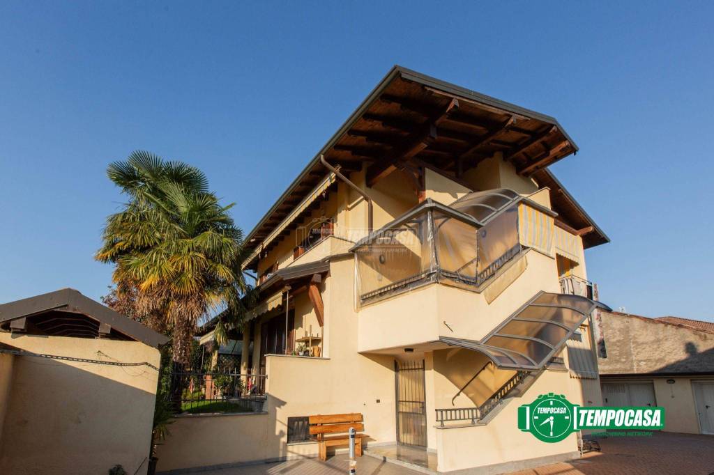 appartamento in vendita a Buscate