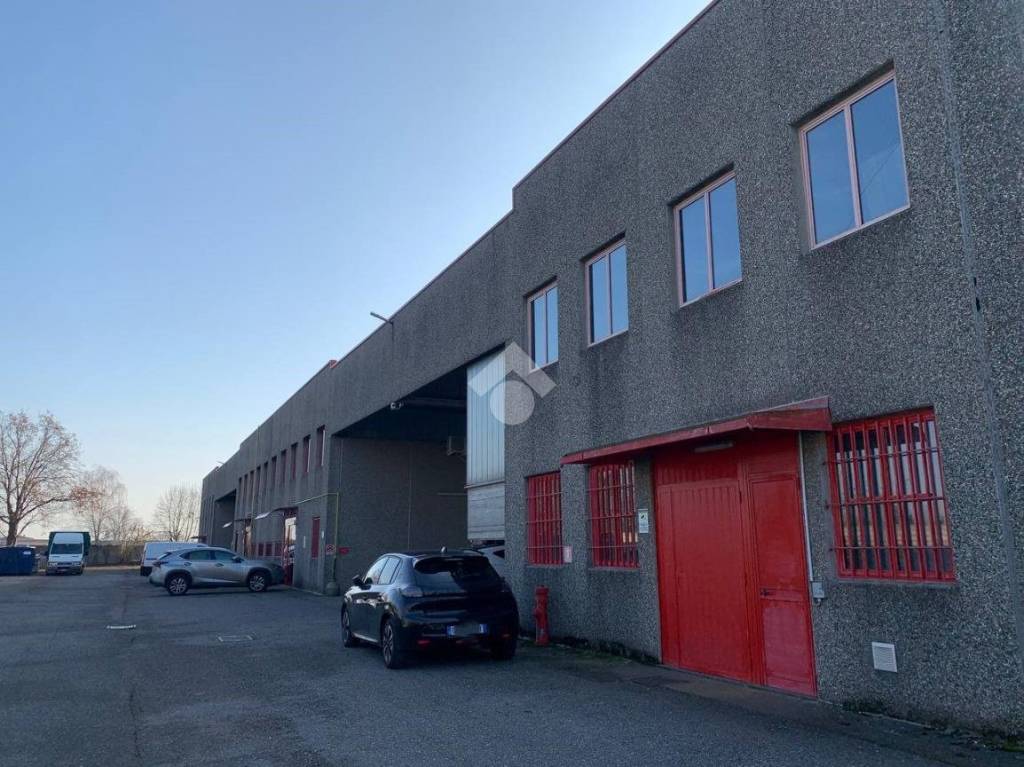 locale commerciale in vendita a Buscate
