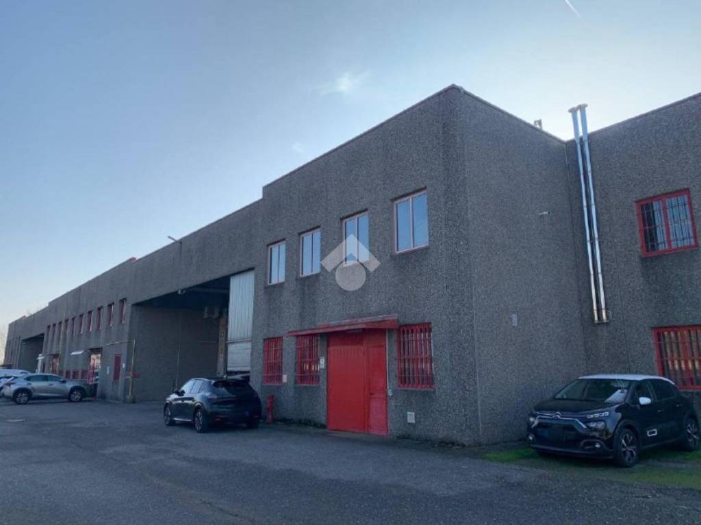 locale commerciale in vendita a Buscate