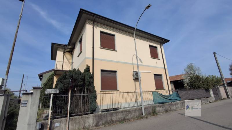 casa indipendente in vendita a Buscate