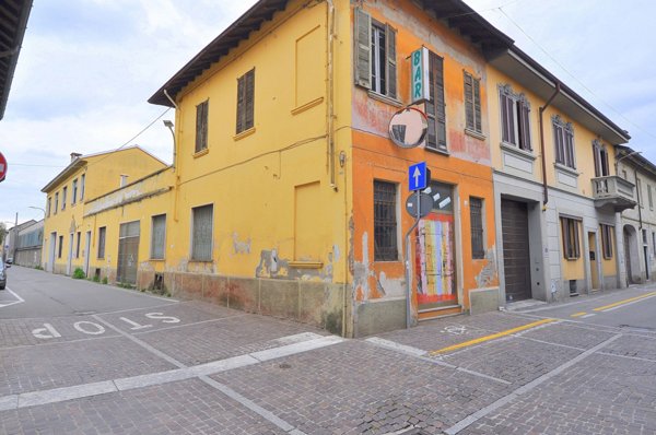locale commerciale in vendita a Buscate