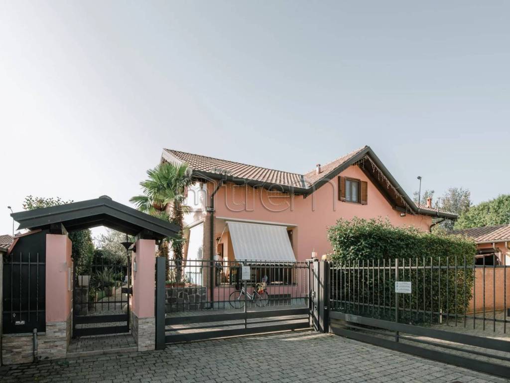 casa indipendente in vendita a Buscate