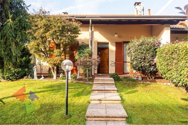 casa indipendente in vendita a Buscate