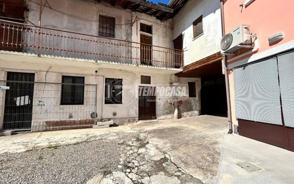 casale in vendita a Buscate